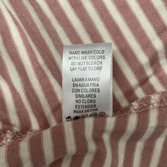 Heart & Hips Striped Keyhole Tank Size Medium - Picture 8 of 8